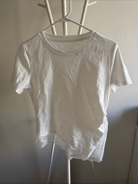 White Lace-Hem Short Sleeve Tee